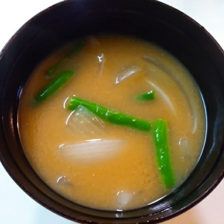 インゲン豆と玉ねぎの味噌汁